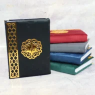 ⁦المصحف القطيفة مع تصميم الأكريلك الذهبي⁩ - الصورة ⁦4⁩